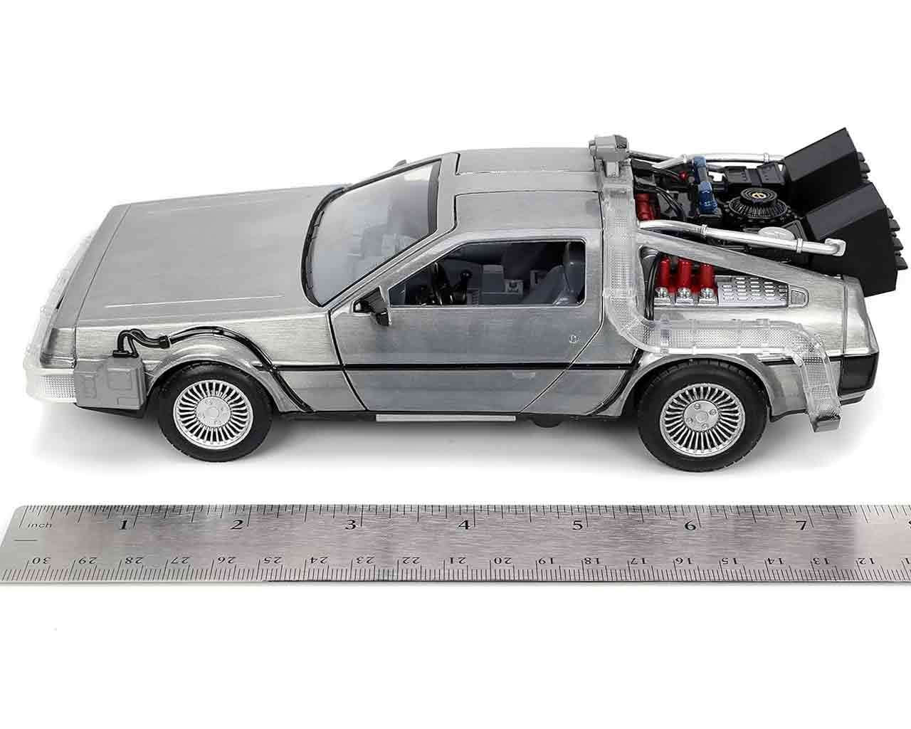 DeLorean DMC-12 - 1:24 Die-Cast Model con Luci - Ritorno al Futuro