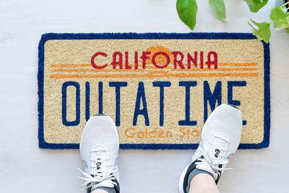 Zerbino OUTATIME in Fibra di Cocco · Targa DeLorean ‘Ritorno al Futuro’ · Antiscivolo 60x30 cm