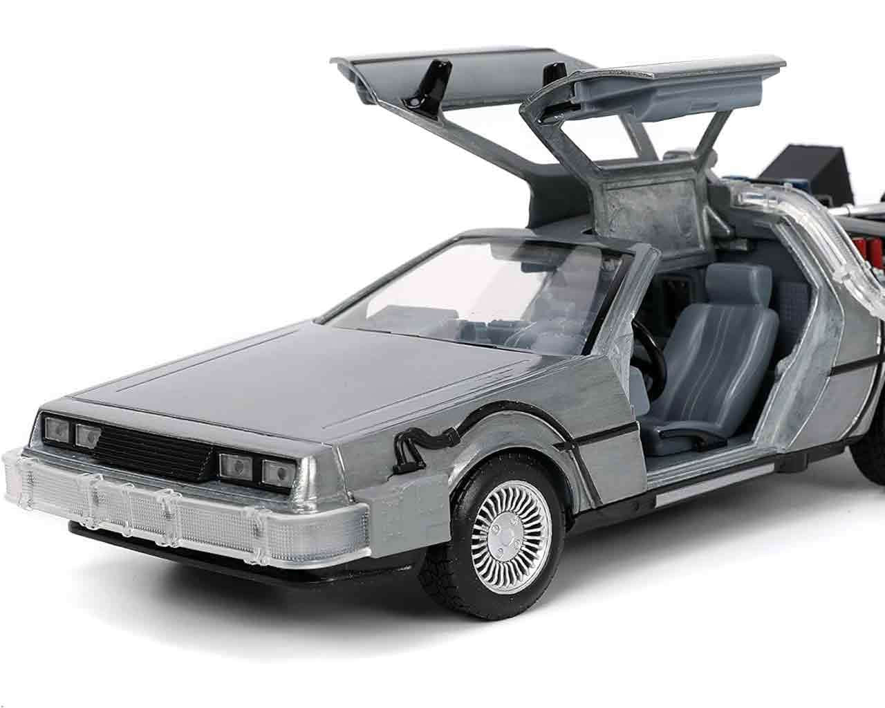 DeLorean DMC-12 - 1:24 Die-Cast Model con Luci - Ritorno al Futuro