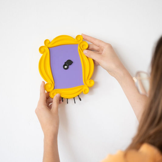 Appendichiavi Friends Cornice Gialla | Portachiavi da Parete Iconico Serie TV