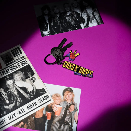 Portachiavi Guns N’ Roses – Logo “Was Here” in Metallo con Rosa e Fulmini
