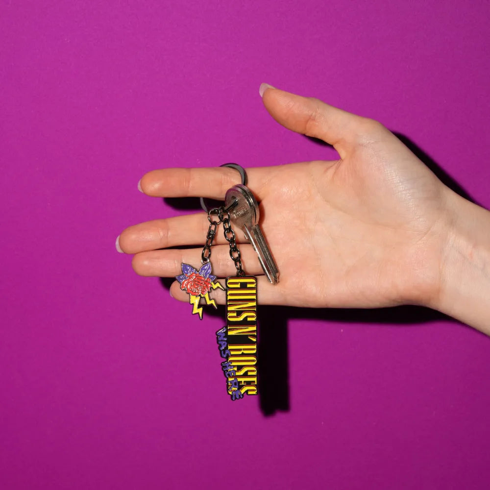 Portachiavi Guns N’ Roses – Logo “Was Here” in Metallo con Rosa e Fulmini